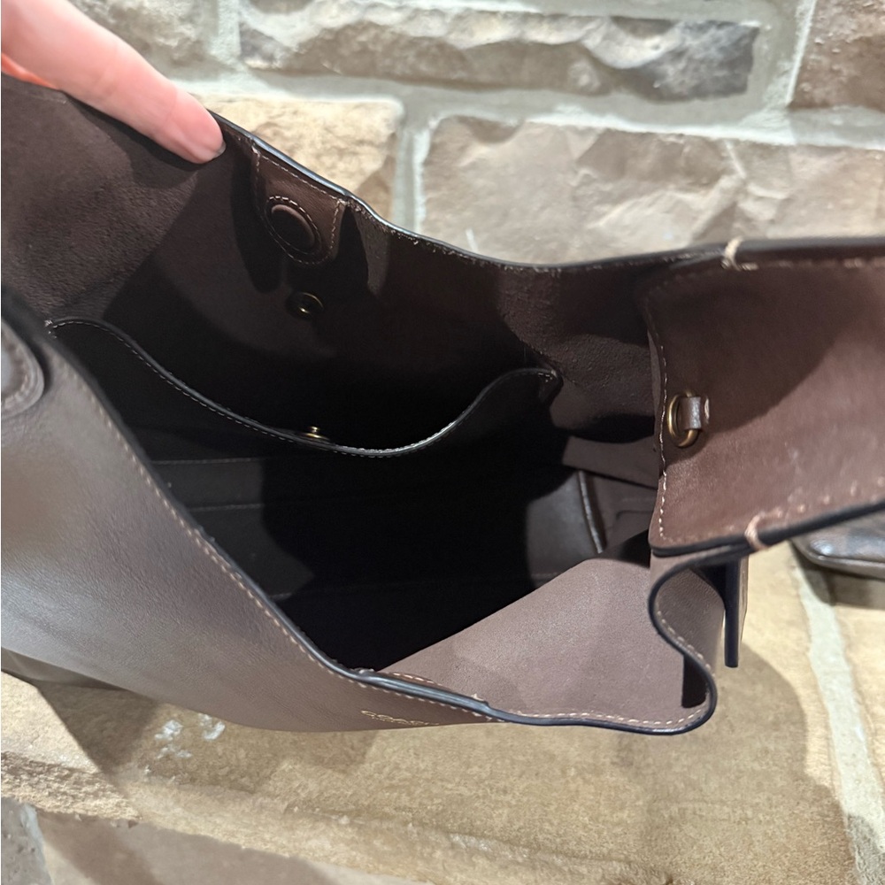 Coach Brooklyn 28 (only bag, wallets pictured for size comparison) - Picture 2 of 4